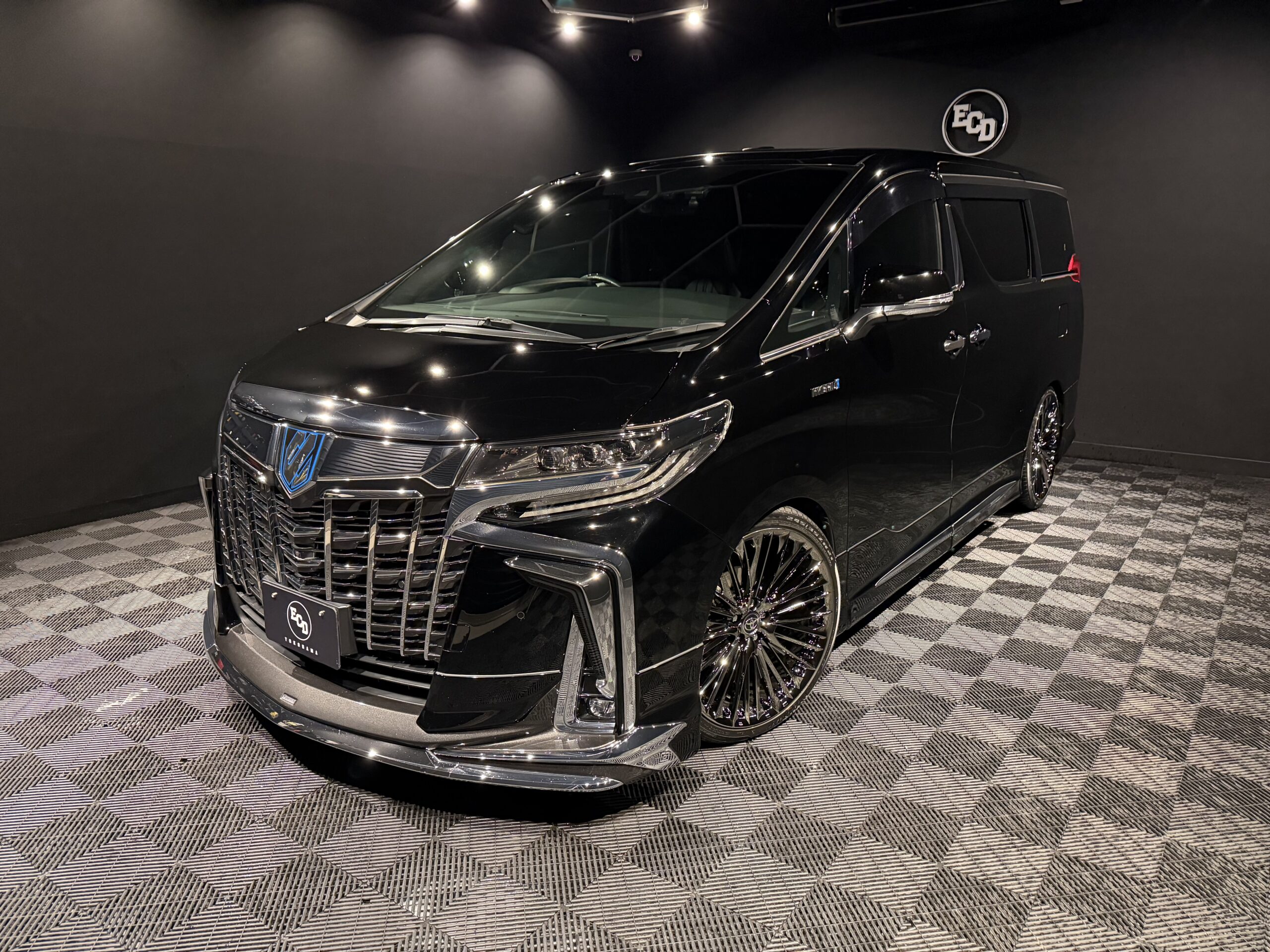 30 ALPHARD Executive Lounge